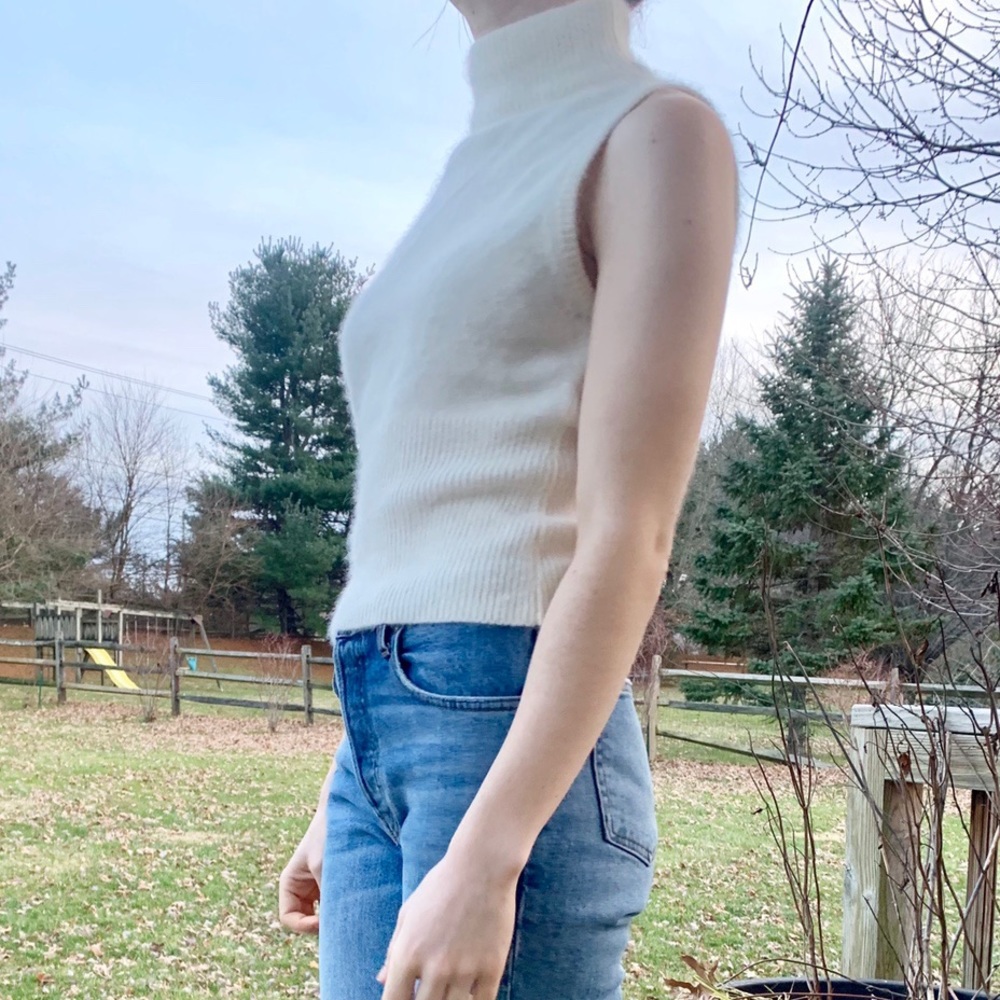 Adorable Angora sleeveless turtleneck sweater!